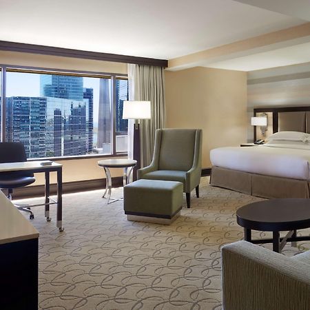 Hilton Toronto Hotel Exterior photo