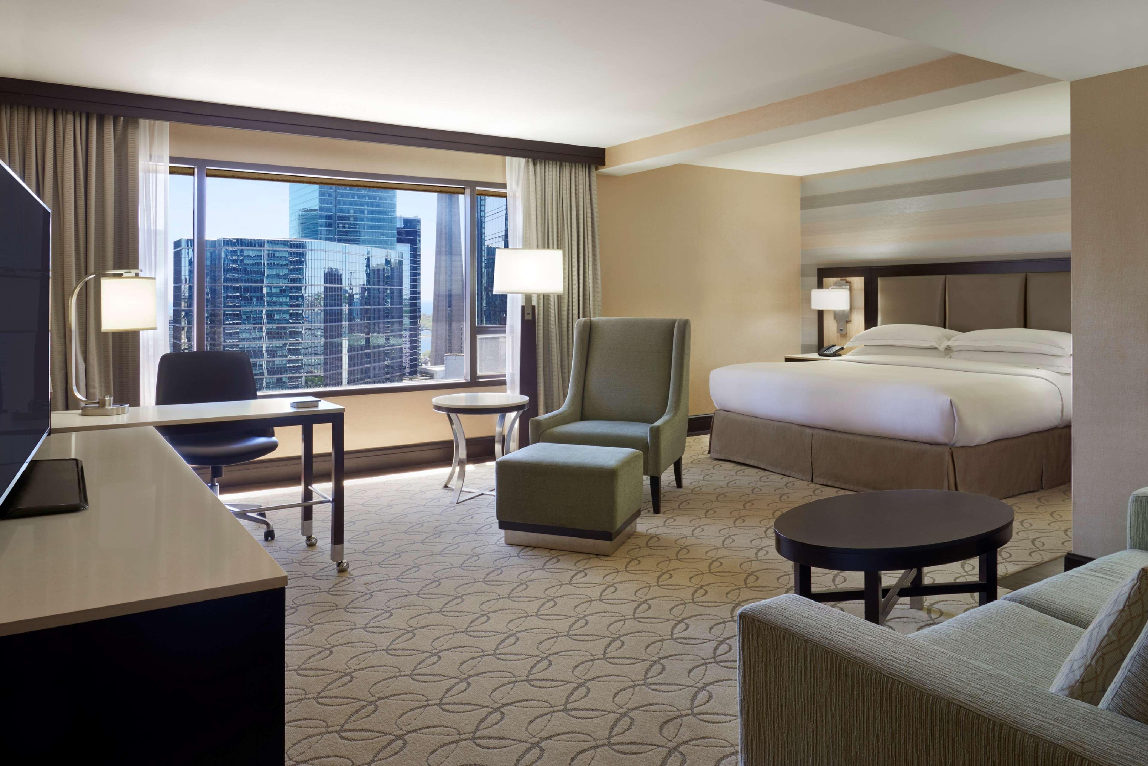 Hilton Toronto Hotel Exterior photo