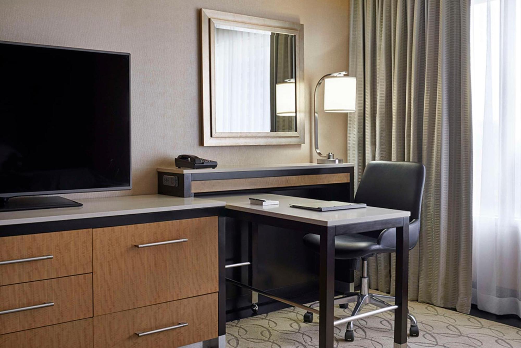 Hilton Toronto Hotel Exterior photo