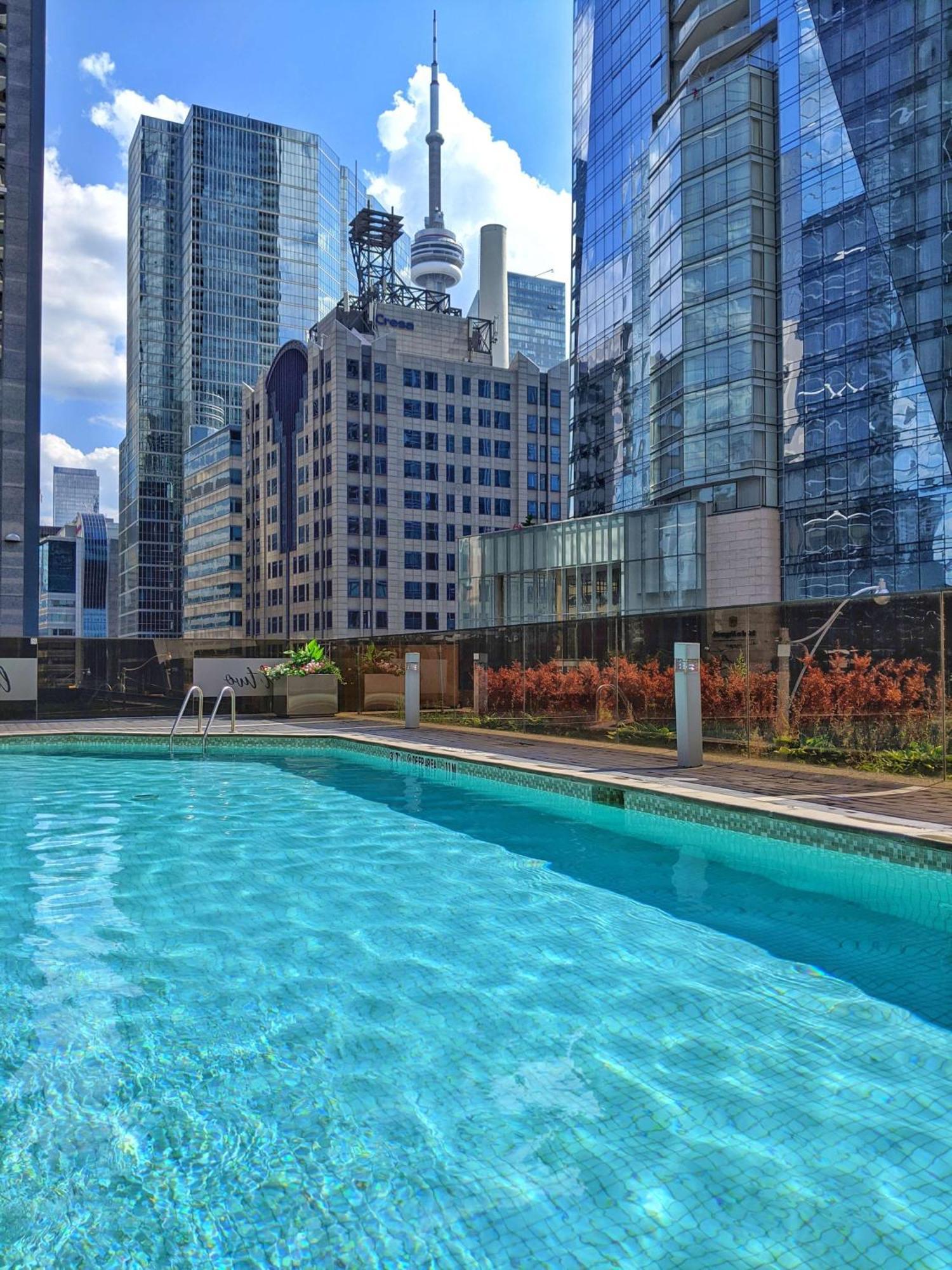 Hilton Toronto Hotel Exterior photo