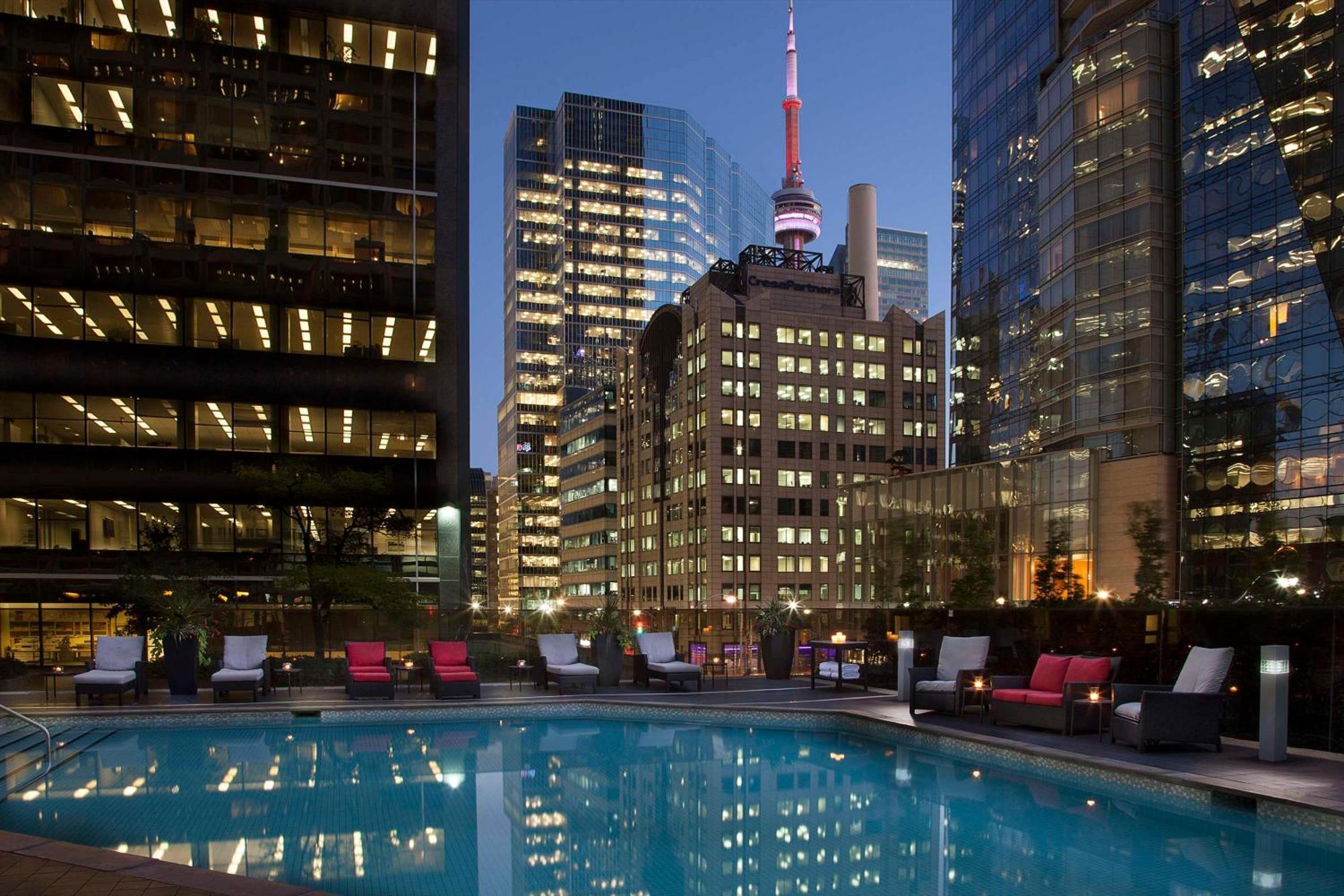 Hilton Toronto Hotel Exterior photo