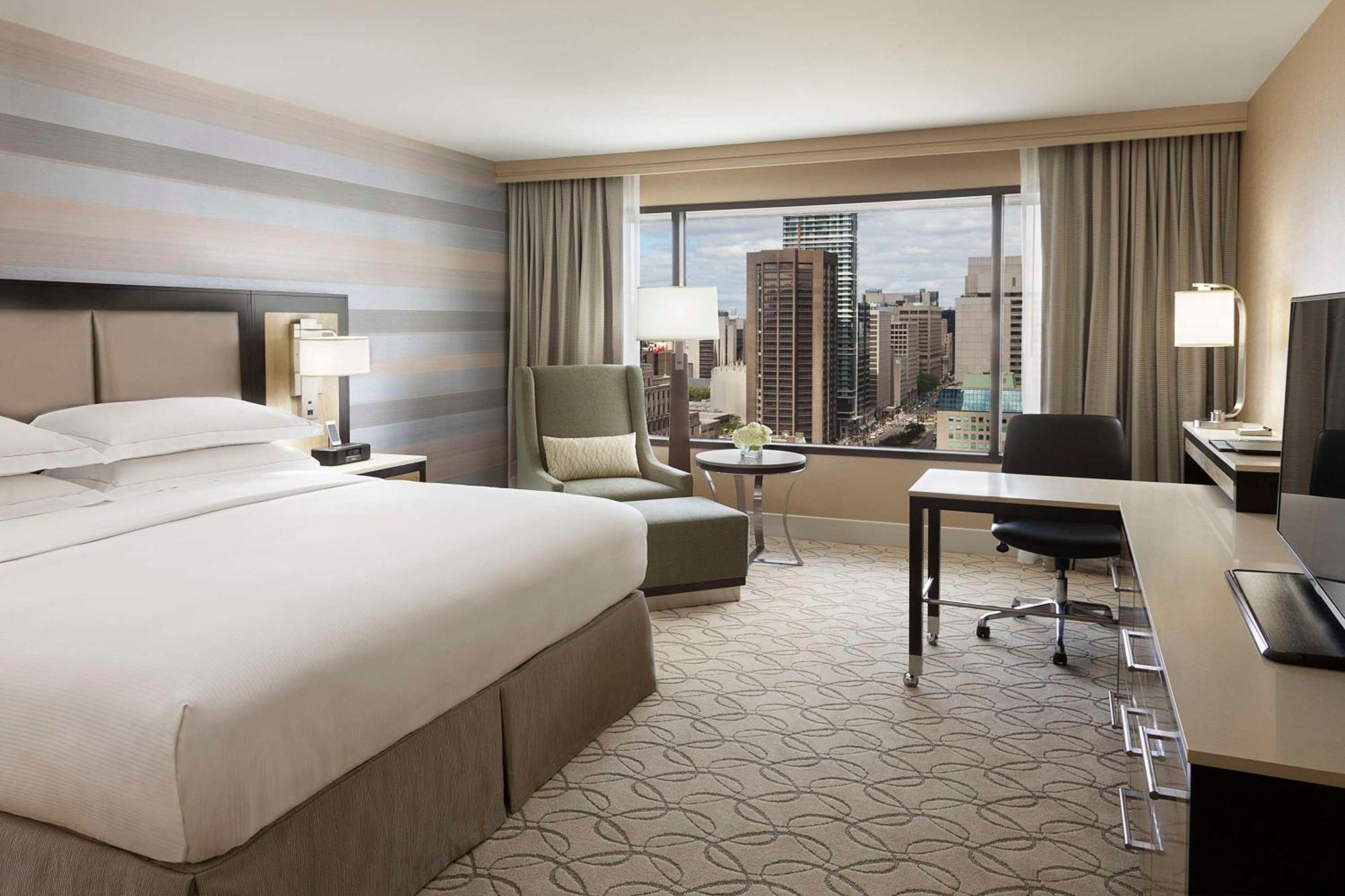 Hilton Toronto Hotel Exterior photo