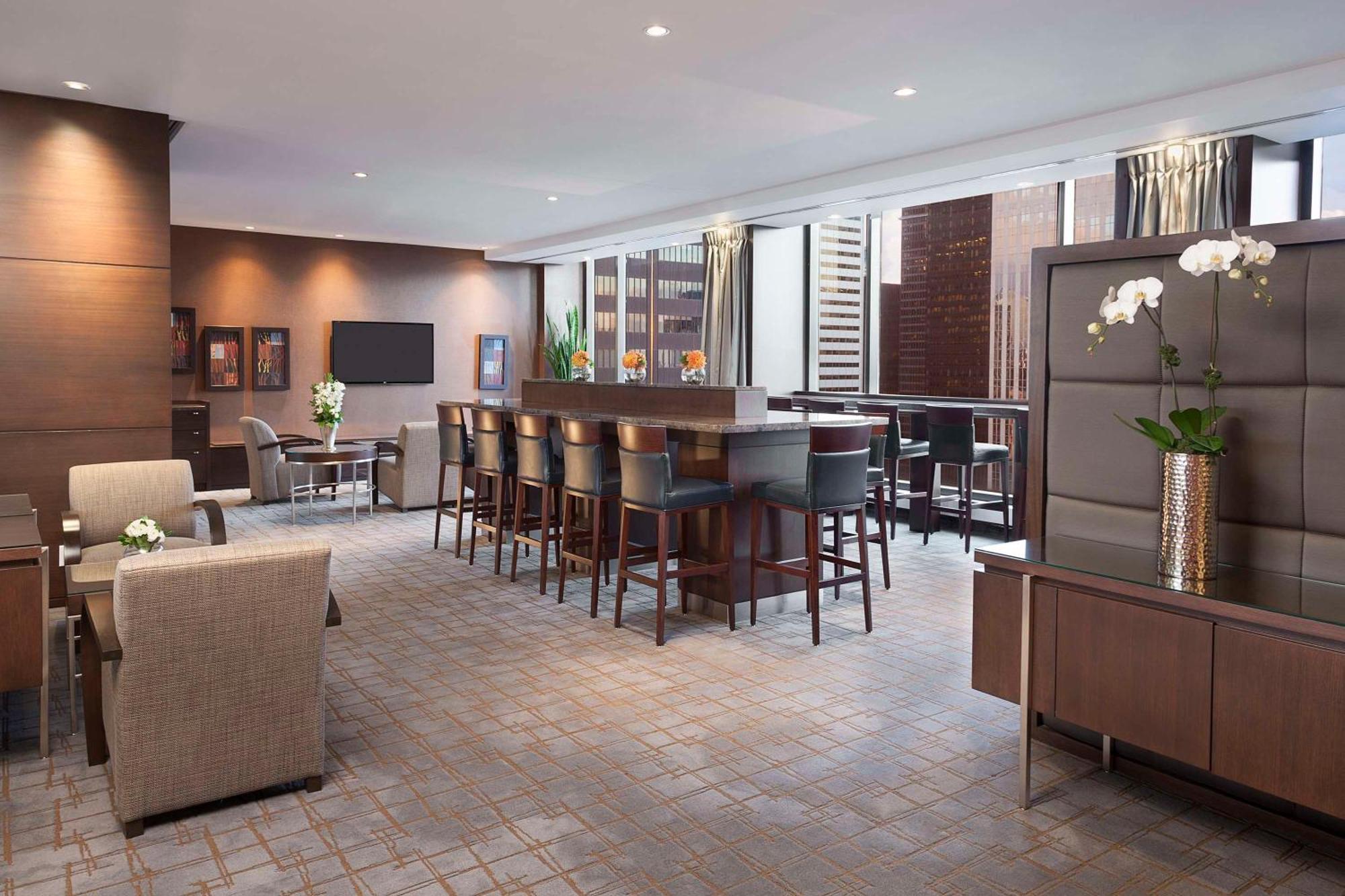 Hilton Toronto Hotel Exterior photo