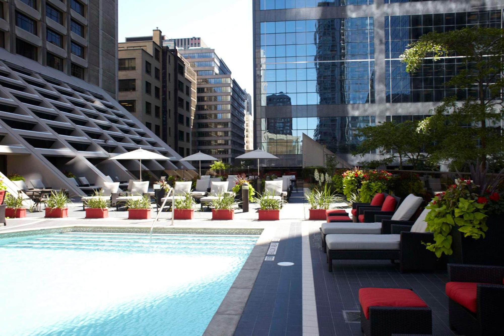 Hilton Toronto Hotel Exterior photo